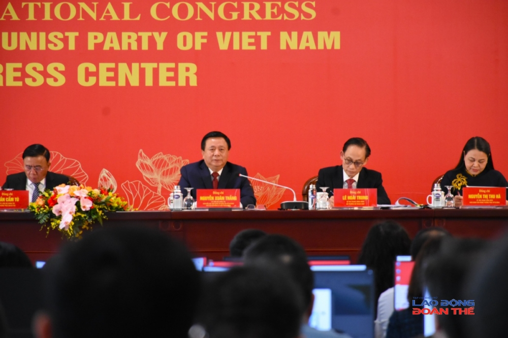 đồng chí Nguyễn Xuân Thắng, Ủy viên Bộ Chính trị, Giám đốc Học viện Chính trị quốc gia Hồ Chí Minh, Chủ tịch Hội đồng Lý luận Trung ương tại cuộc họp báo quốc tế về Đại hội đại biểu toàn quốc lần thứ XIV của Đảng chiều 14.1.