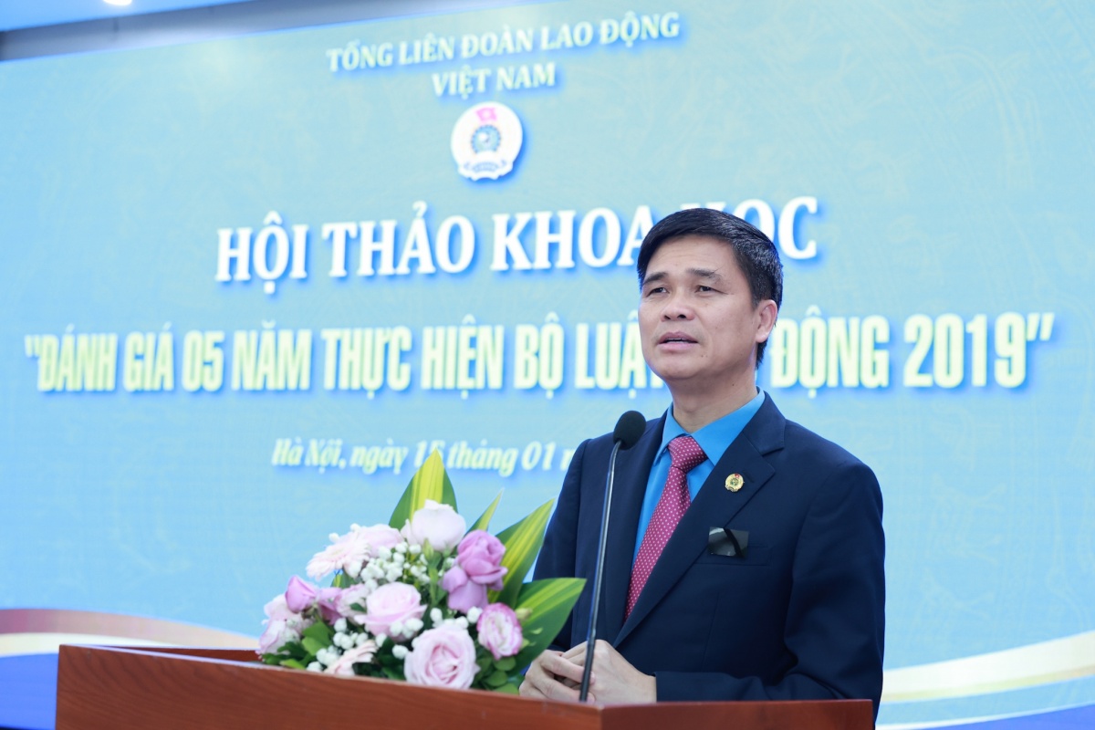 Hoàn thiện pháp luật lao động đáp ứng yêu cầu phát triển thị trường lao động hiện đại
