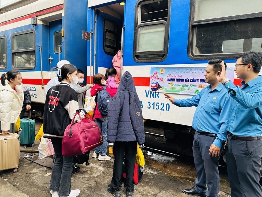 2.000 vé tàu, 500 vé máy bay đưa đoàn viên, người lao động về quê đón Tết