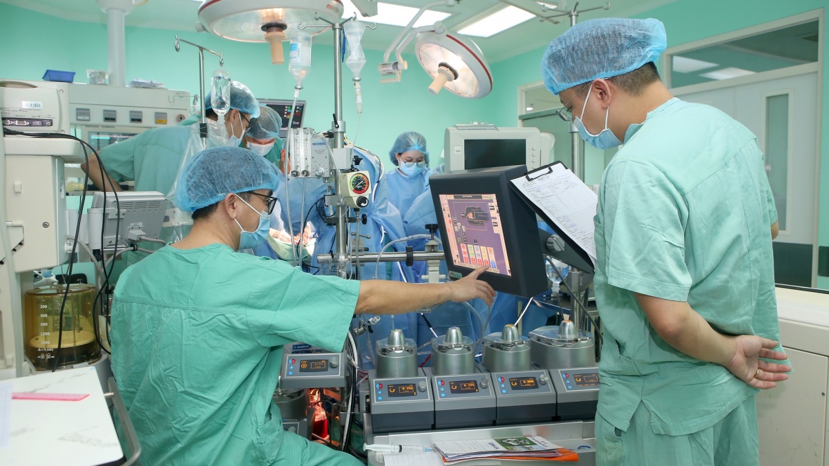 Bệnh viện Trung ương Huế sẽ tuyển thêm 500 viên chức, người lao động