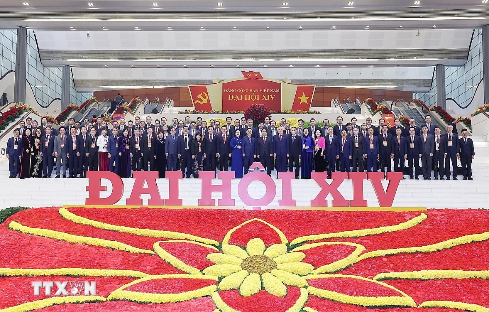 Đoàn đại biểu Đảng bộ Chính phủ đến dự phiên thảo luận tại hội trường về các văn kiện Đại hội. Ảnh: TTXVN