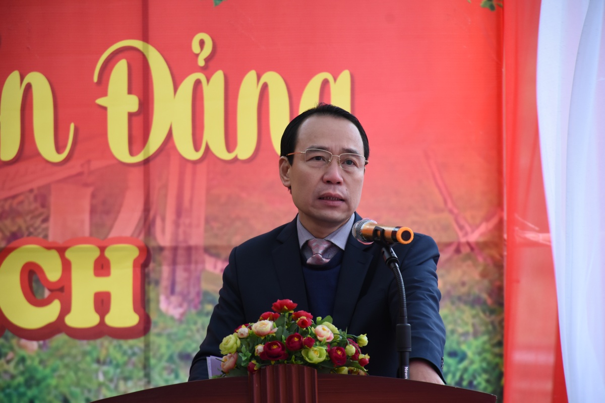 Xuân nghĩa tình trên những đường ray vùng biên Xuân nghĩa tình trên những đường ray vùng biên