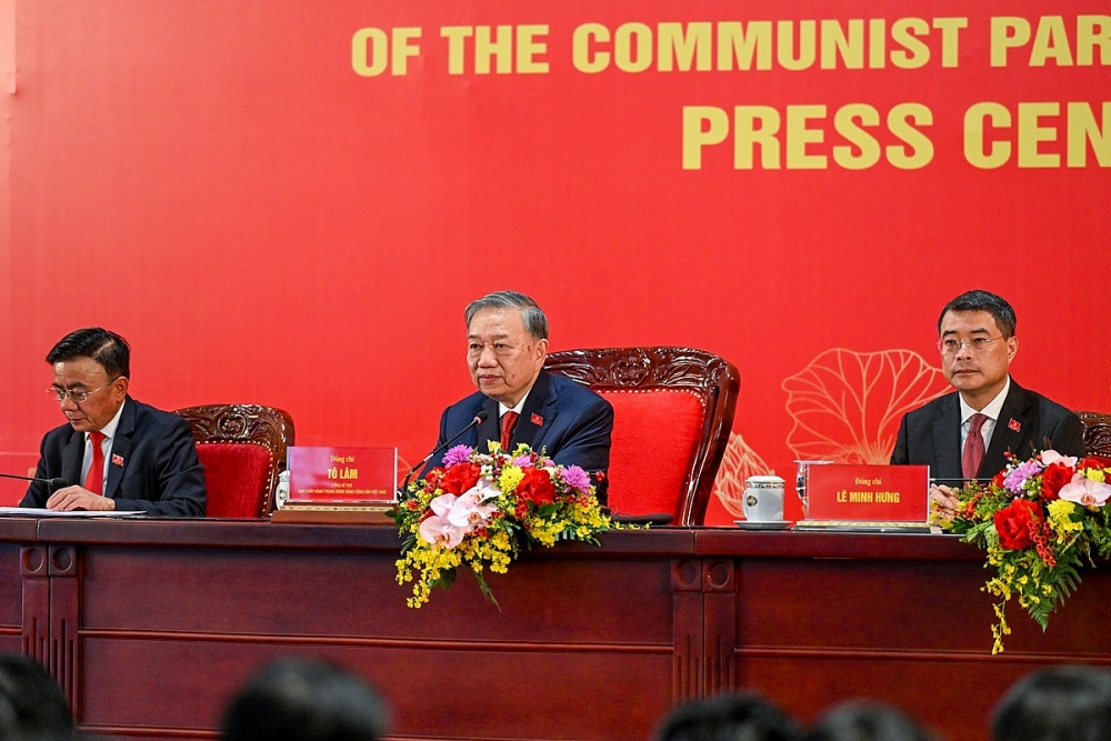 Trên bình diện quốc tế, Tổng Bí thư Tô Lâm khẳng định: Việt Nam đã đủ vị thế và uy tín để chuyển từ trạng thái “tiếp nhận” sang “đóng góp”, từ “hội nhập sâu rộng” sang “hội nhập đầy đủ”. Ảnh: TTXVN