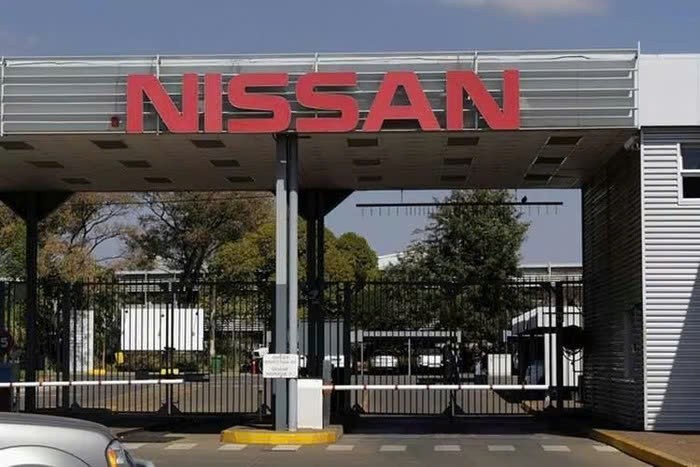 Nissan dừng lắp ráp Navara từ 2026, bán nhà máy 60 năm tuổi cho Chery