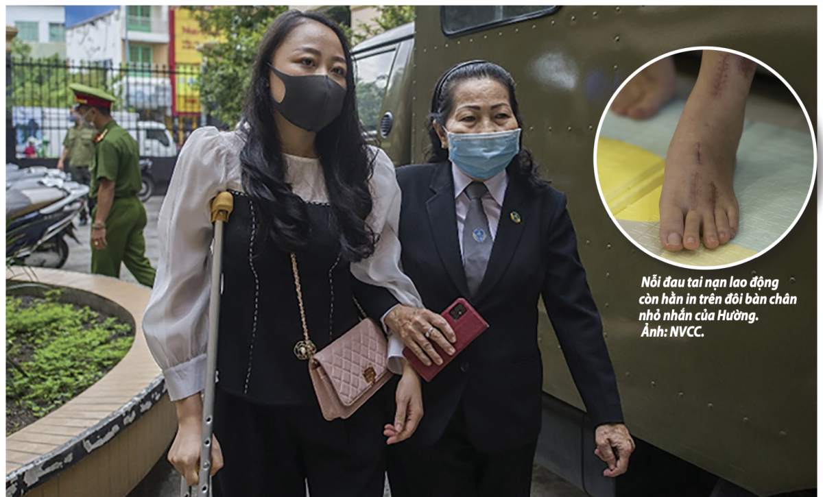 Tiếp viên Nguyễn Thị Bích Hường chống nạng đến tòa theo đuổi vụ kiện đòi bồi thường. Ảnh: NVCC.