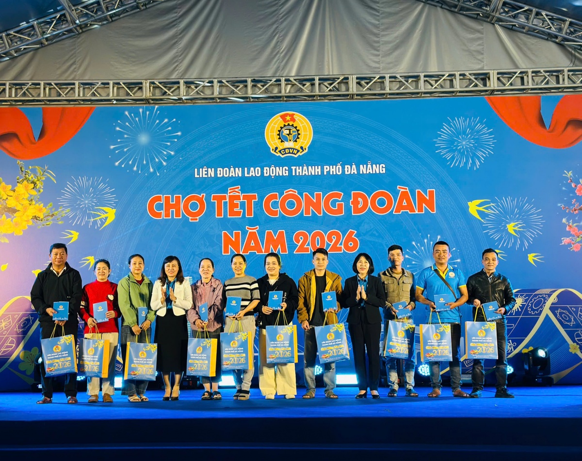 Người lao động Đà Nẵng rộn ràng mua sắm tại Chợ Tết Công đoàn