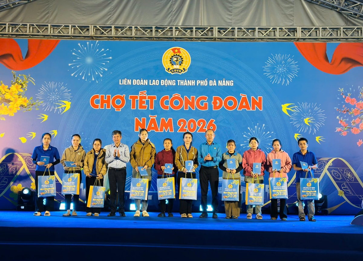 Người lao động Đà Nẵng rộn ràng mua sắm tại Chợ Tết Công đoàn