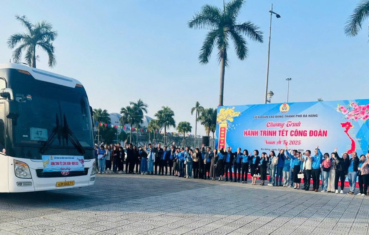 Người lao động Đà Nẵng rộn ràng mua sắm tại Chợ Tết Công đoàn