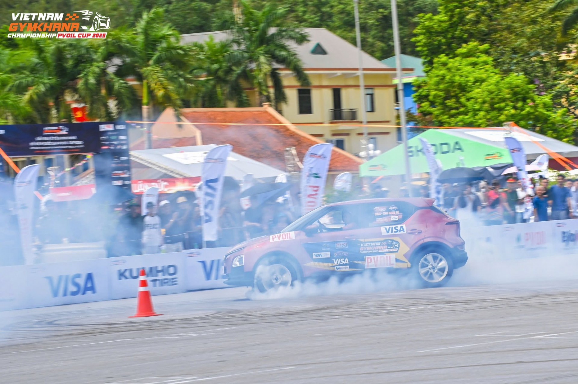 Mãn nhãn màn 'đốt lốp' tại vòng đấu loại PVOIL VGC 2025