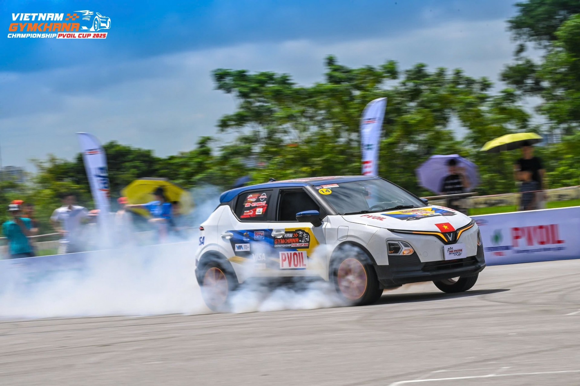 Các nhà vô địch PVOIL VGC 2025 lần đầu nâng cúp tại Thanh Hoá