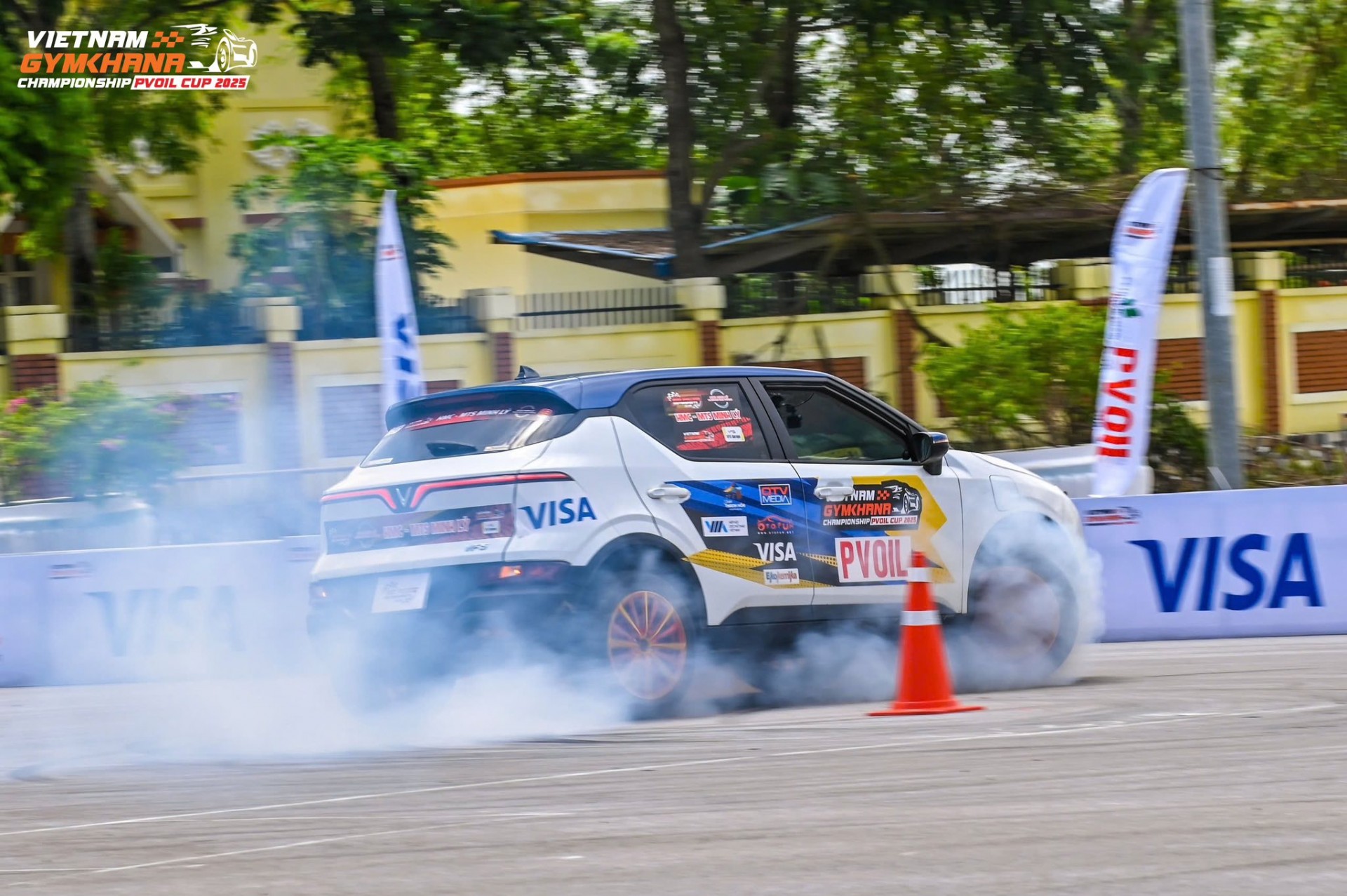 Mãn nhãn màn 'đốt lốp' tại vòng đấu loại PVOIL VGC 2025