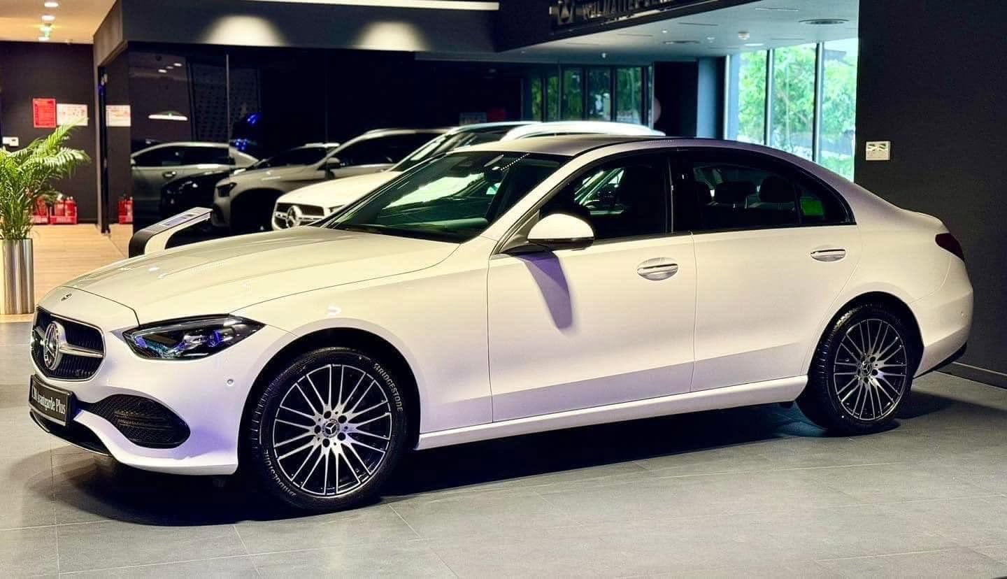 Ôtô hạng sang giảm giá kỷ lục tại Việt Nam, cao nhất tới 2,6 tỷ đồng Ôtô hạng sang giảm giá kỷ lục tại Việt Nam, cao nhất tới 2,6 tỷ đồng