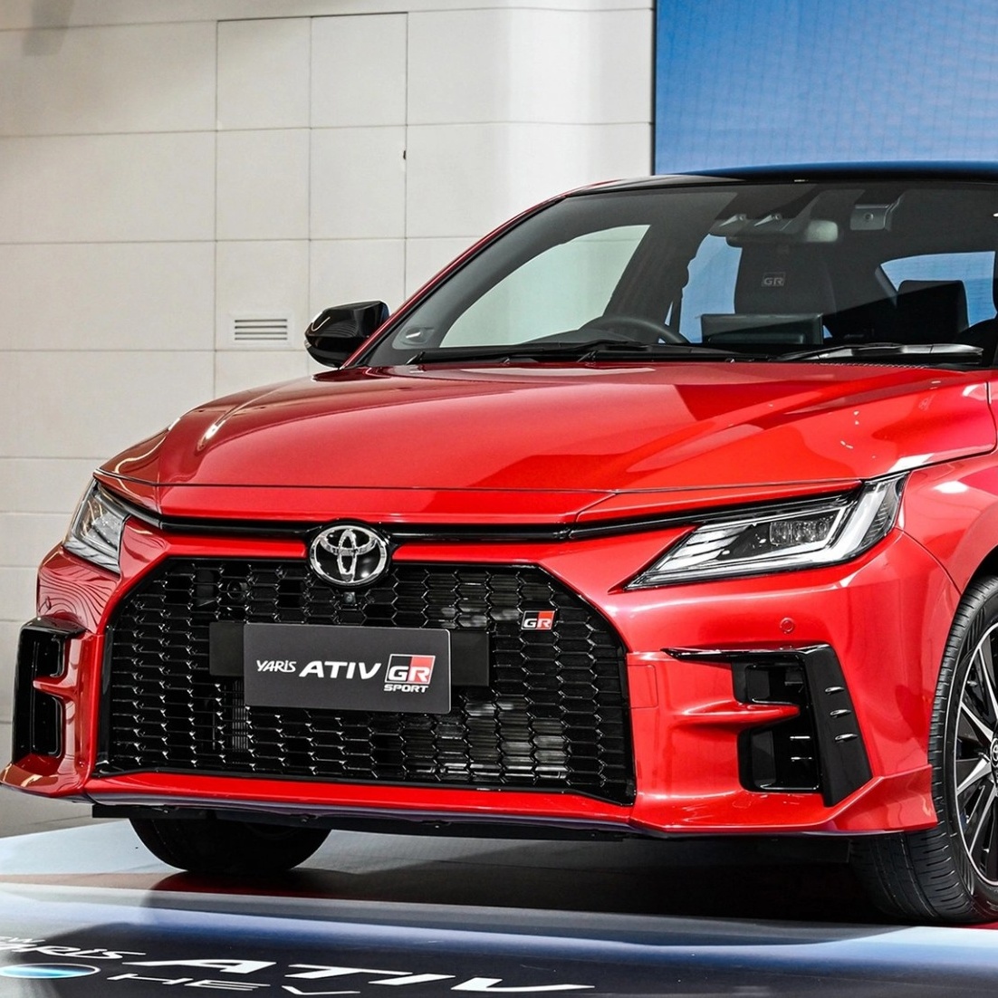 Toyota Yaris ATIV hybrid 2025 ra mắt tại Thái Lan, tiêu hao chỉ 3,4L/100km