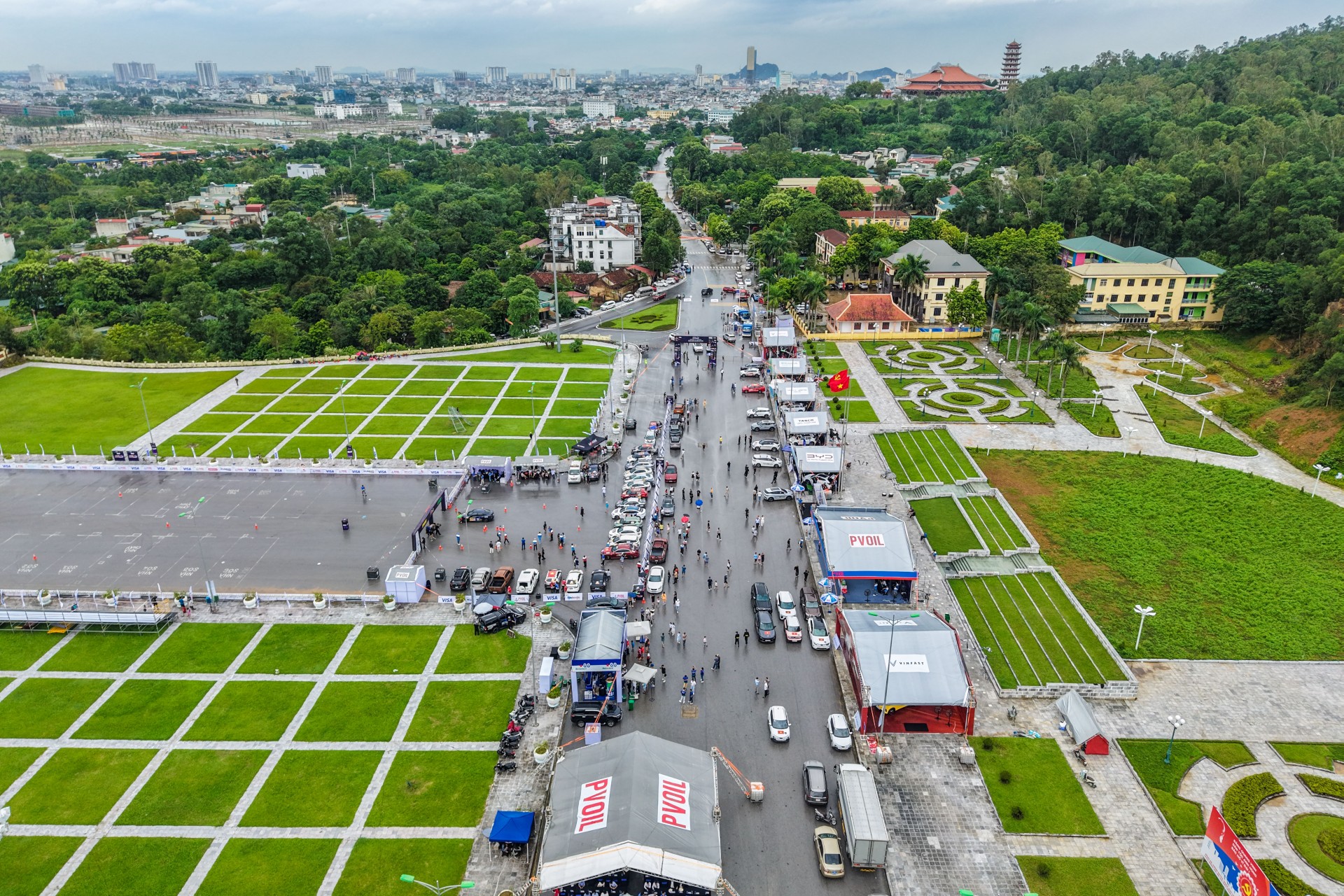 Các nhà vô địch PVOIL VGC 2025 lần đầu nâng cúp tại Thanh Hoá