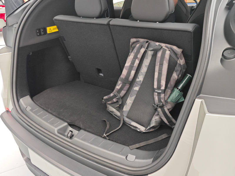 Tesla Model Y bản 6 chỗ bị chê hàng ghế thứ ba nhỏ, chật Tesla Model Y bản 6 chỗ bị chê hàng ghế thứ ba nhỏ, chật