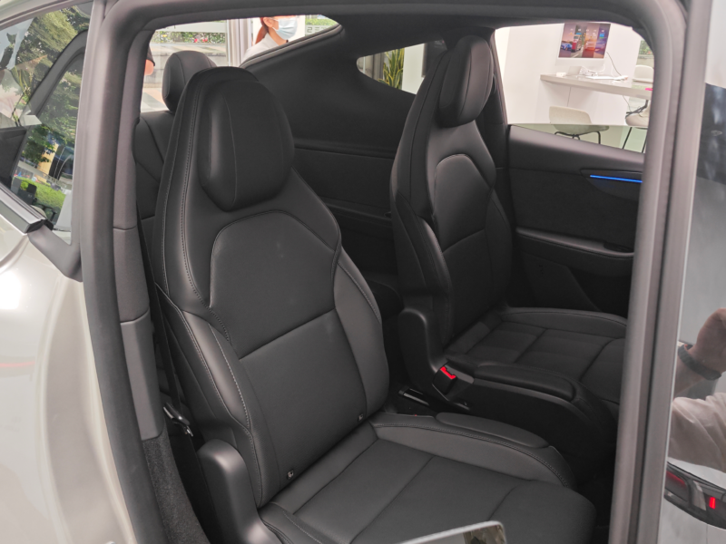 Tesla Model Y bản 6 chỗ bị chê hàng ghế thứ ba nhỏ, chật Tesla Model Y bản 6 chỗ bị chê hàng ghế thứ ba nhỏ, chật