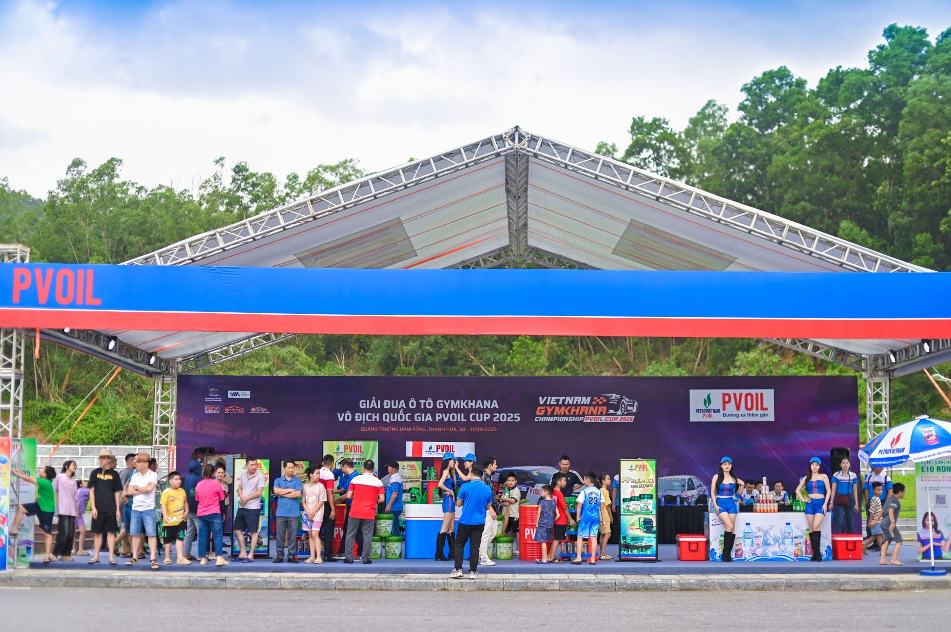 Khán giả Thanh Hoá phấn khích khi lần đầu chung kết PVOIL VGC được tổ chức tại quê nhà