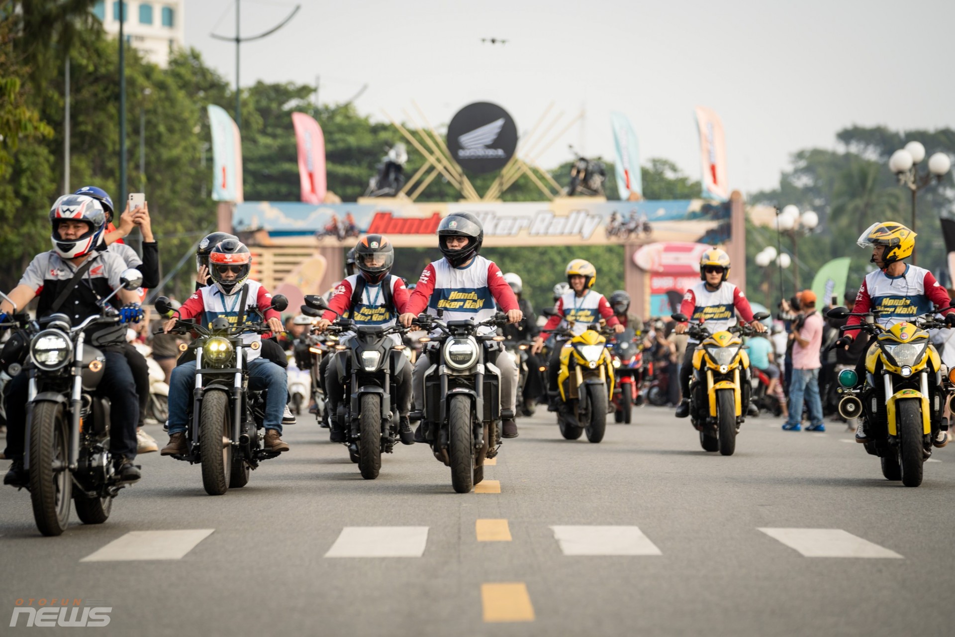 Honda Biker Rally 2025 là sự kiện thường niên được tổ chức tại thành phố biển Vũng Tàu. Đây là Đại hội mô tô chuyên nghiệp được tổ chức bởi Honda Việt Nam cùng Liên đoàn Xe Thể Thao TP.HCM. Với quy mô hoành tráng có 1-0-2 tại Việt Nam, thu hút sự tham gia của không chỉ hàng nghìn Biker (Những người đam mê xe phân khối lớn) mà còn chào đón hàng nghìn khách hàng hòa chung vào không khí tưng bừng của đại hội. Honda Biker Rally 2025 là sự kiện thường niên được tổ chức tại thành phố biển Vũng Tàu. Đây là Đại hội mô tô chuyên nghiệp được tổ chức bởi Honda Việt Nam cùng Liên đoàn Xe Thể Thao TP.HCM. Với quy mô hoành tráng có 1-0-2 tại Việt Nam, thu hút sự tham gia