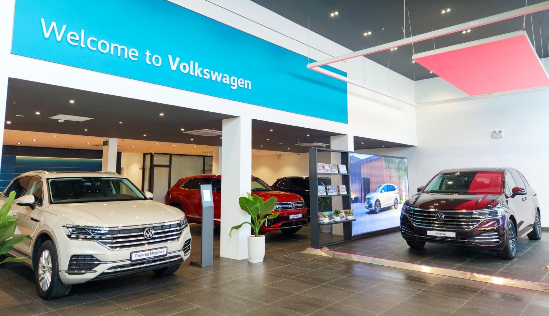 Ôtô hạng sang giảm giá kỷ lục tại Việt Nam, cao nhất tới 2,6 tỷ đồng Ôtô hạng sang giảm giá kỷ lục tại Việt Nam, cao nhất tới 2,6 tỷ đồng