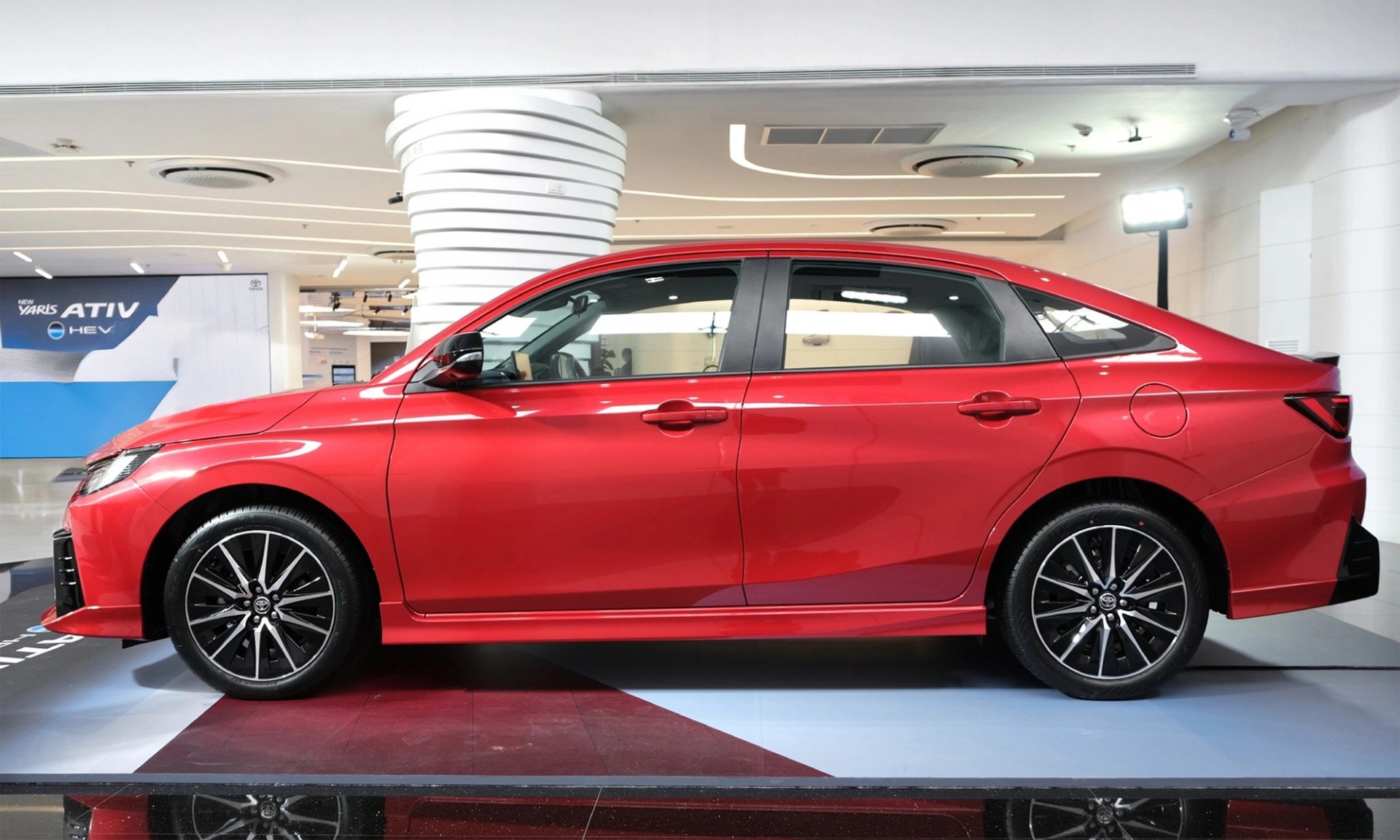 Toyota Yaris ATIV hybrid 2025 ra mắt tại Thái Lan, tiêu hao chỉ 3,4L/100km Toyota Yaris ATIV hybrid 2025 ra mắt tại Thái Lan, tiêu hao chỉ 3,4L/100km