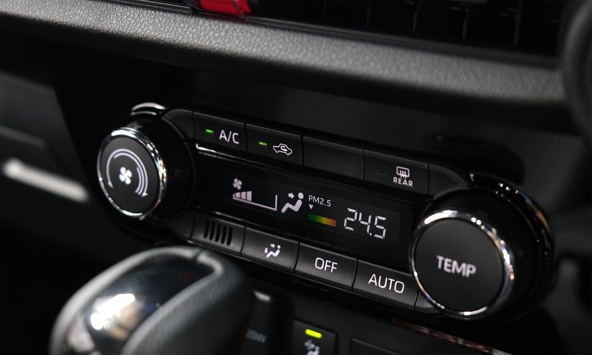 Toyota Yaris ATIV hybrid 2025 ra mắt tại Thái Lan, tiêu hao chỉ 3,4L/100km Toyota Yaris ATIV hybrid 2025 ra mắt tại Thái Lan, tiêu hao chỉ 3,4L/100km