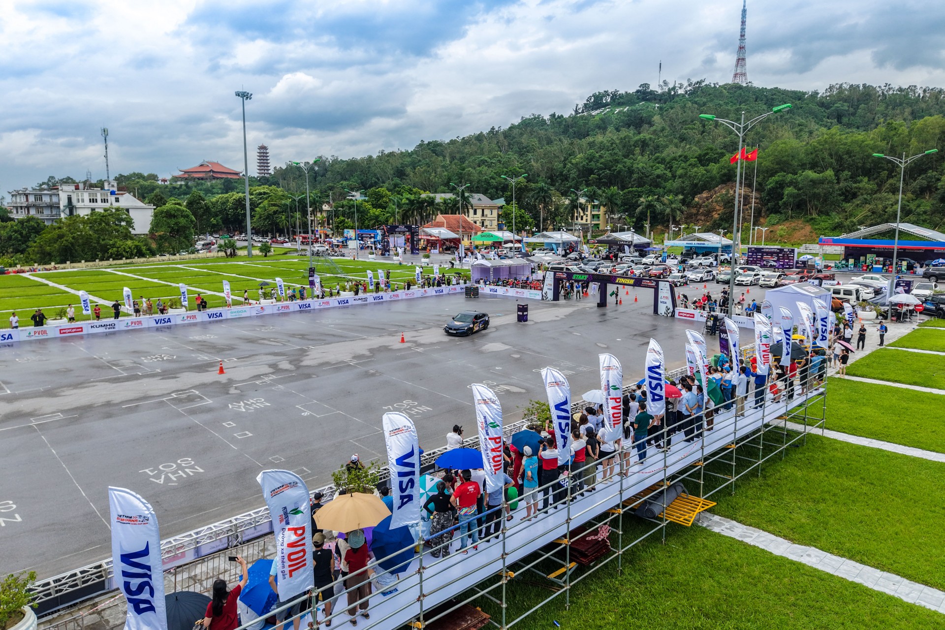 Trao tặng 100 triệu đồng cho Thanh Hóa tại Lễ Khai mạc PVOIL VGC 2025