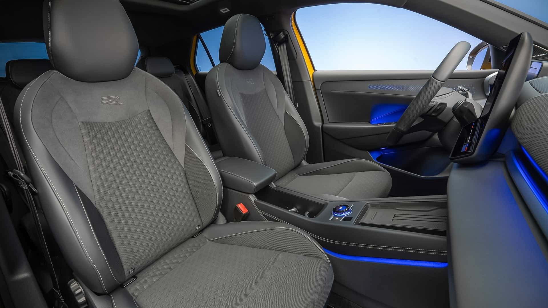 Volkswagen đã làm gì để T-Roc 2025 rộng rãi và thực dụng hơn? Volkswagen đã làm gì để T-Roc 2025 rộng rãi và thực dụng hơn?