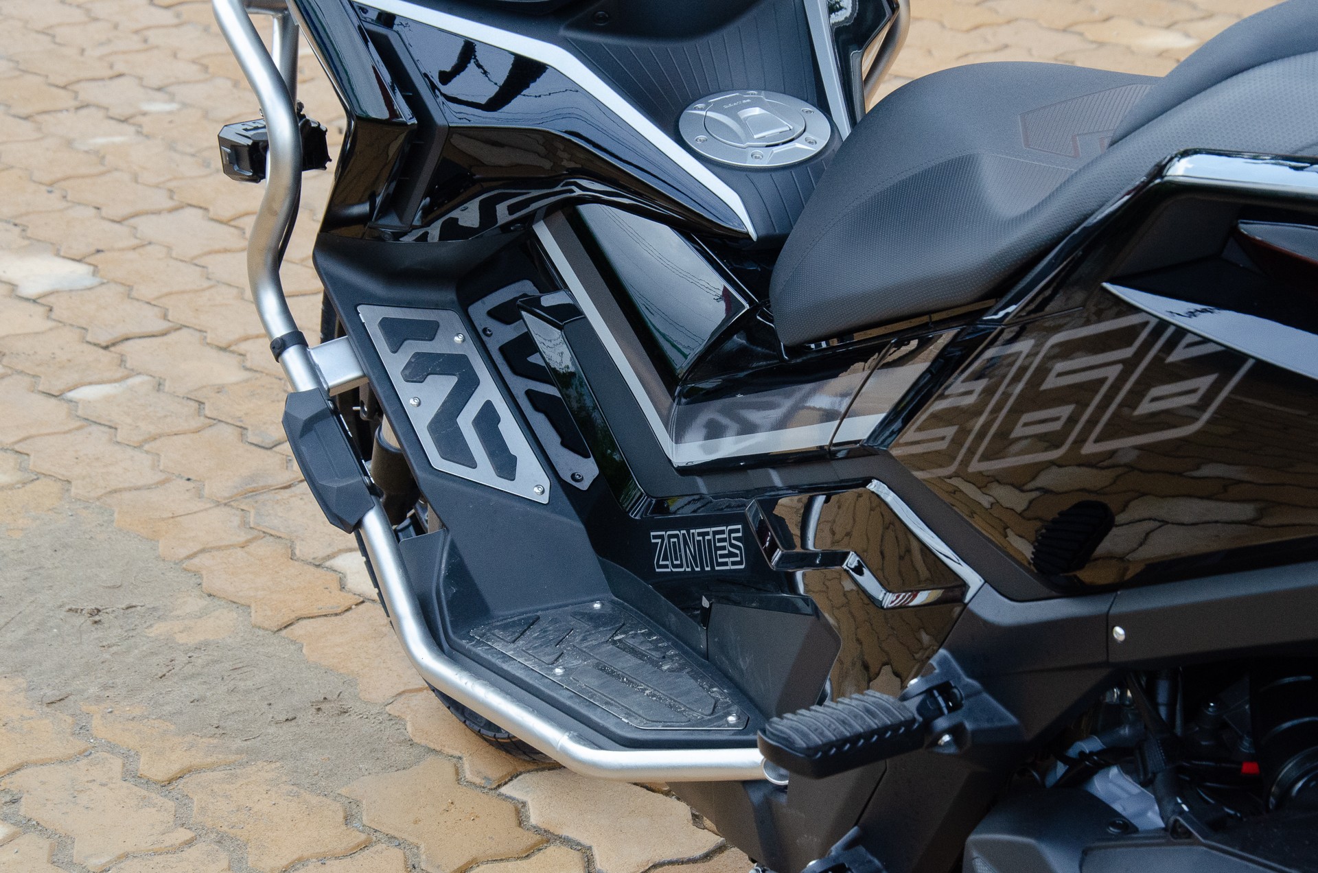 Cận cảnh Zontes 368G, xe tay ga Trung Quốc giá 138 triệu đồng Cận cảnh Zontes 368G, xe tay ga Trung Quốc giá 138 triệu đồng