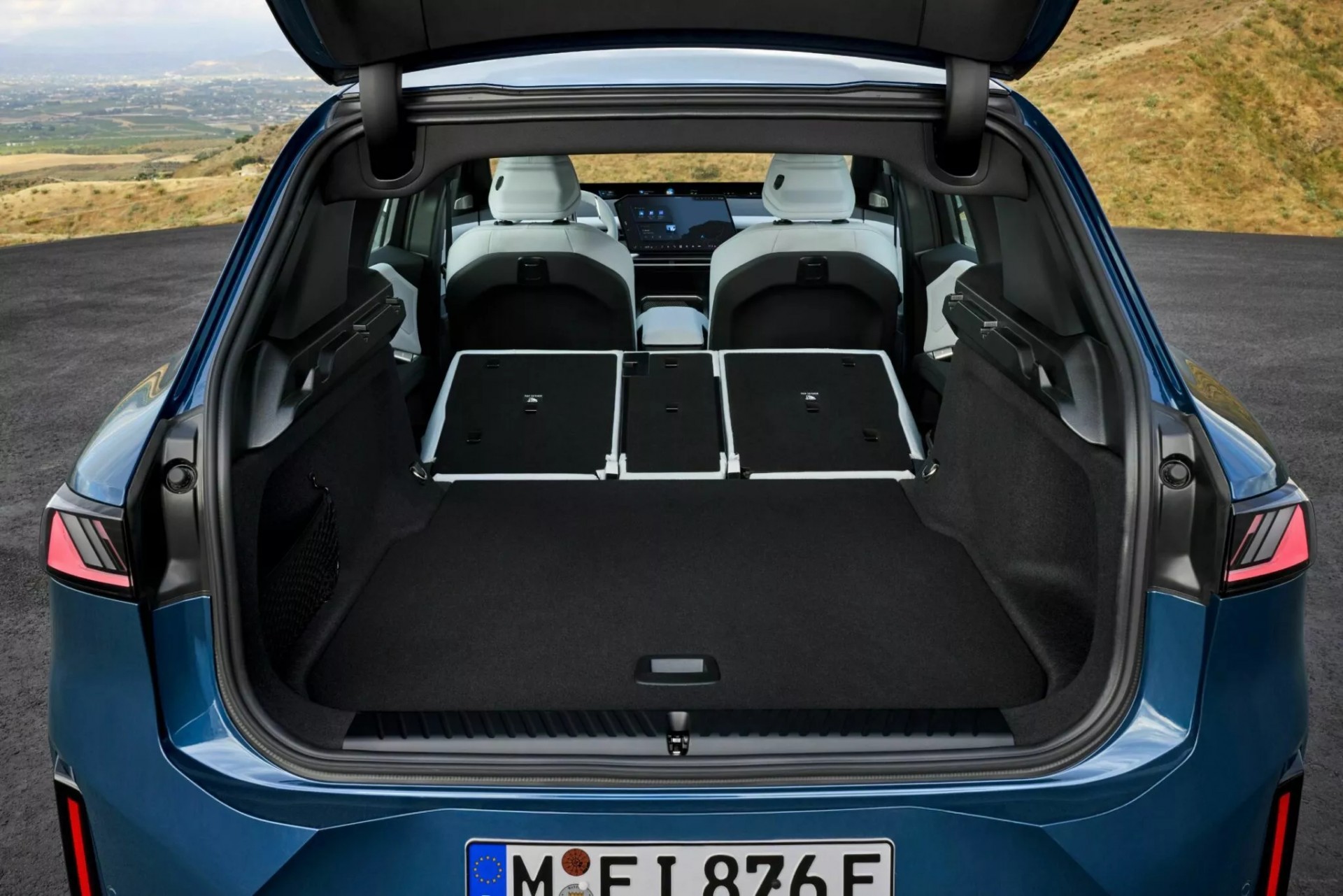 SUV điện cao cấp BMW iX3 thế hệ mới chính thức ra mắt lần đầu tiên tại IAA Mobility 2025