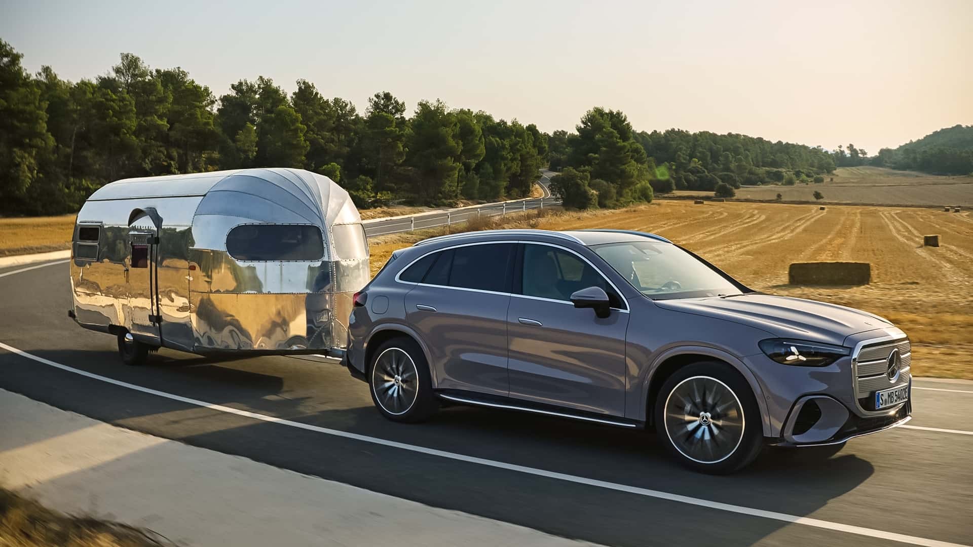 Mercedes-Benz GLC thế hệ chạy điện hoàn toàn mới chính thức ra mắt tại IAA Mobility 2025