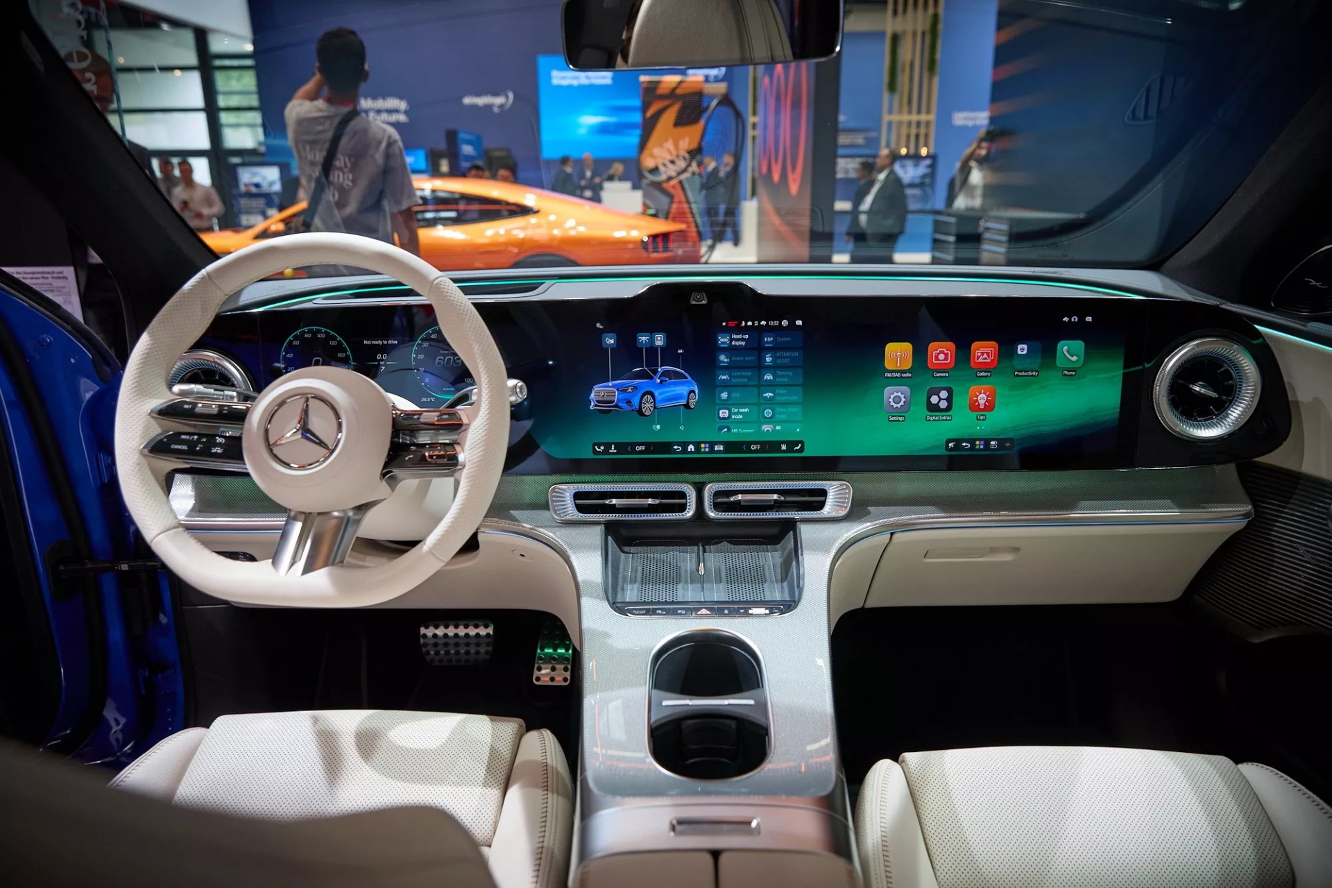 Mercedes-Benz GLC thế hệ chạy điện hoàn toàn mới chính thức ra mắt tại IAA Mobility 2025