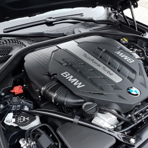 Sau Mercedes-Benz, bây giờ đến lượt BMW nói "cấm động cơ xăng sẽ hủy diệt cả ngành xe"