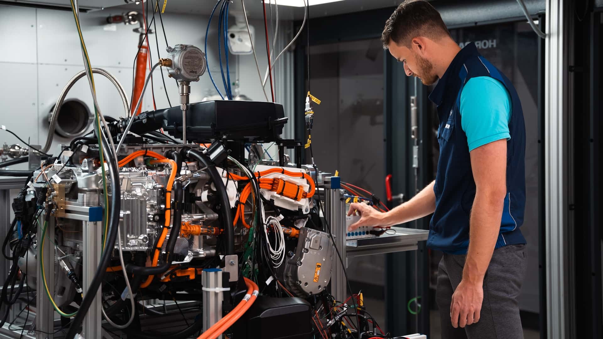 Hệ thống pin nhiên liệu hydro thế hệ thứ ba của BMW được phát triển song hành với xe điện thuần