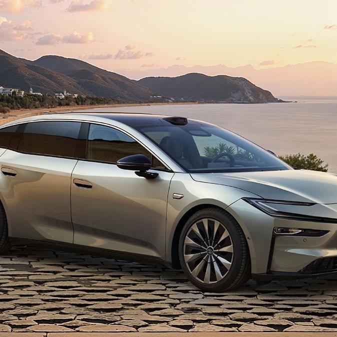 Sedan điện Toyota bZ7 được vén màn, sử dụng hệ sinh thái Xiaomi và hệ điều hành Huawei