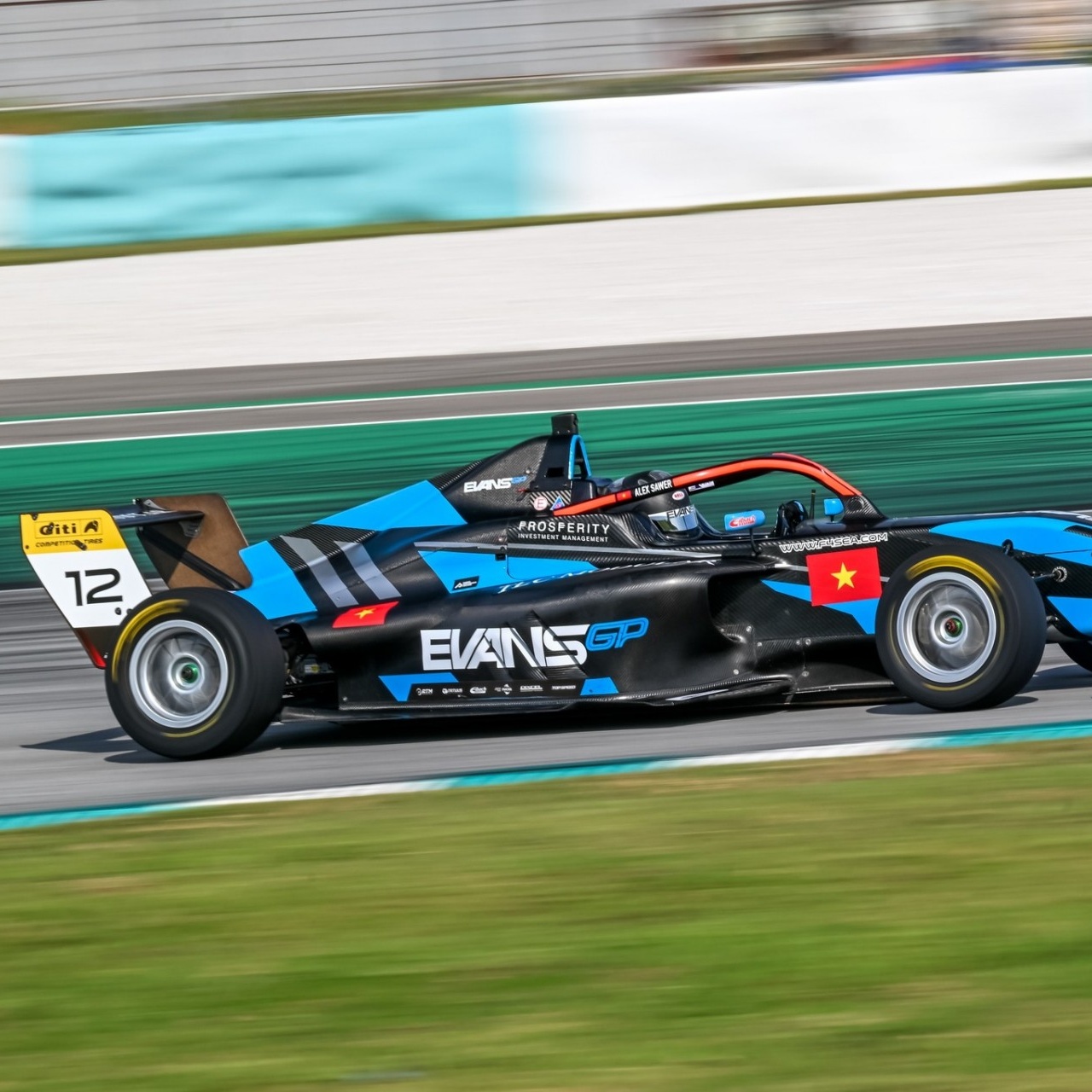 Hoàng Đạt Sawer làm nên lịch sử: Tay đua Việt Nam đầu tiên vô địch F4 Đông Nam Á