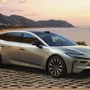 Sedan điện Toyota bZ7 được vén màn, sử dụng hệ sinh thái Xiaomi và hệ điều hành Huawei