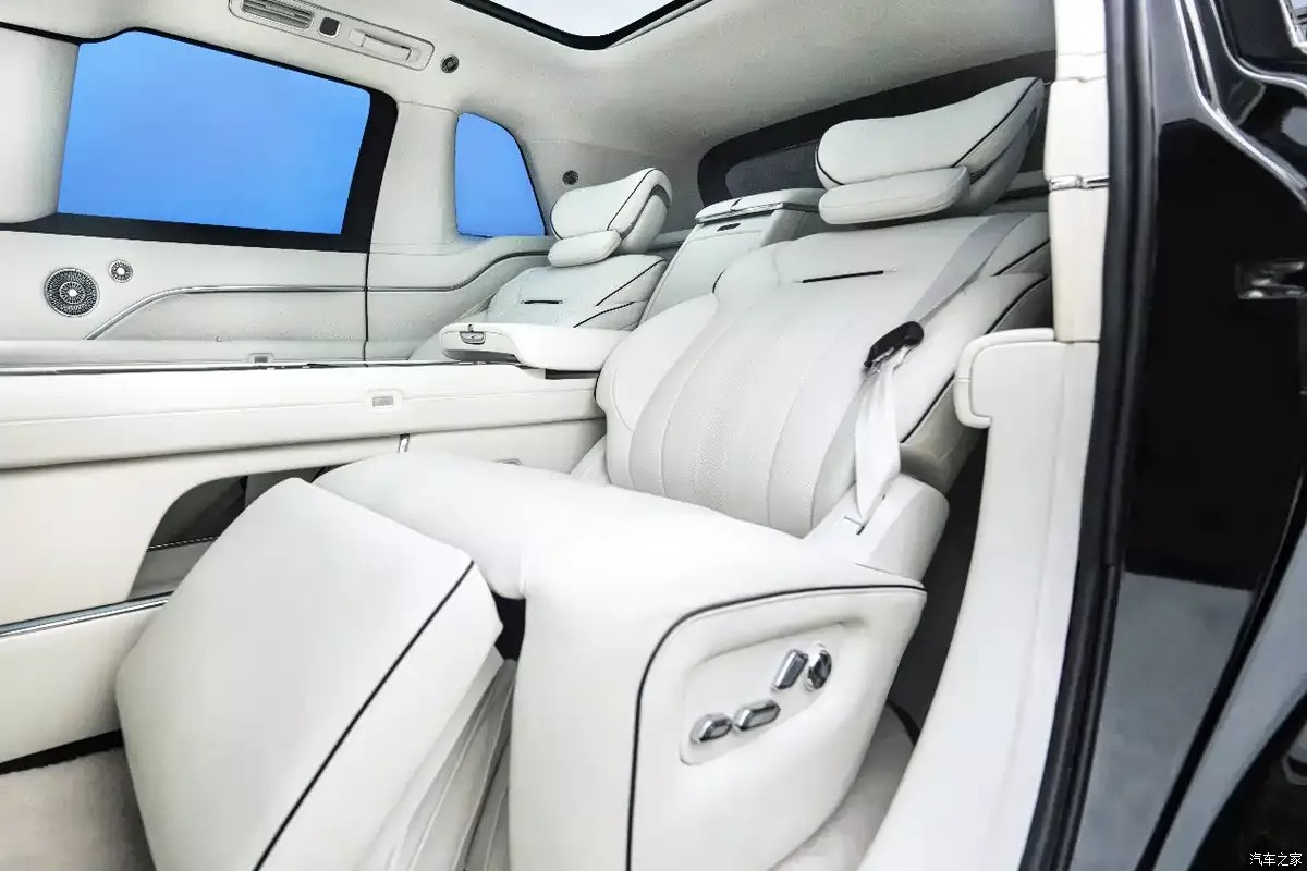 Công ty sản xuất máy hút bụi Dreame hé lộ hình ảnh SUV điện trông giống hệt Rolls-Royce Cullinan Công ty sản xuất máy hút bụi Dreame hé lộ hình ảnh SUV điện trông giống hệt Rolls-Royce Cullinan