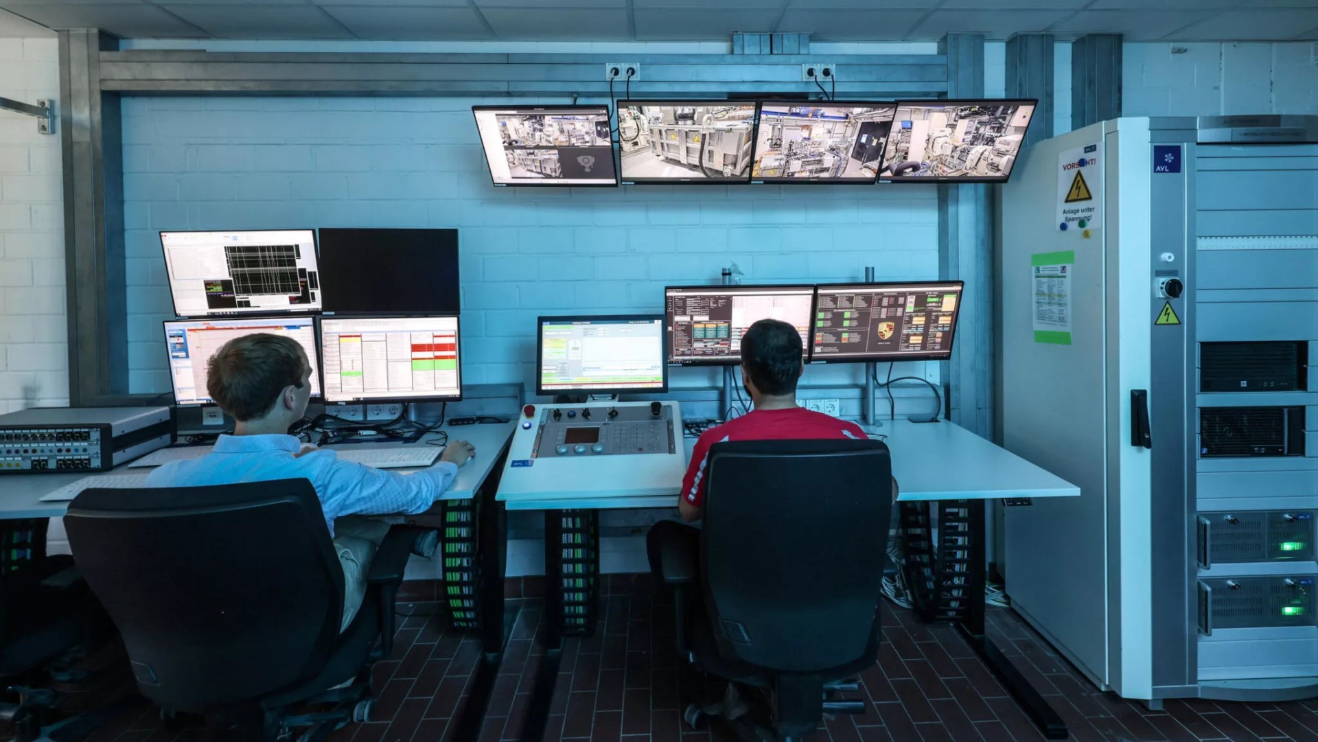 Ứng dụng AI cắt ngắn công đoạn phát triển Porsche Cayenne chạy điện như thế nào Ứng dụng AI cắt ngắn công đoạn phát triển Porsche Cayenne chạy điện như thế nào