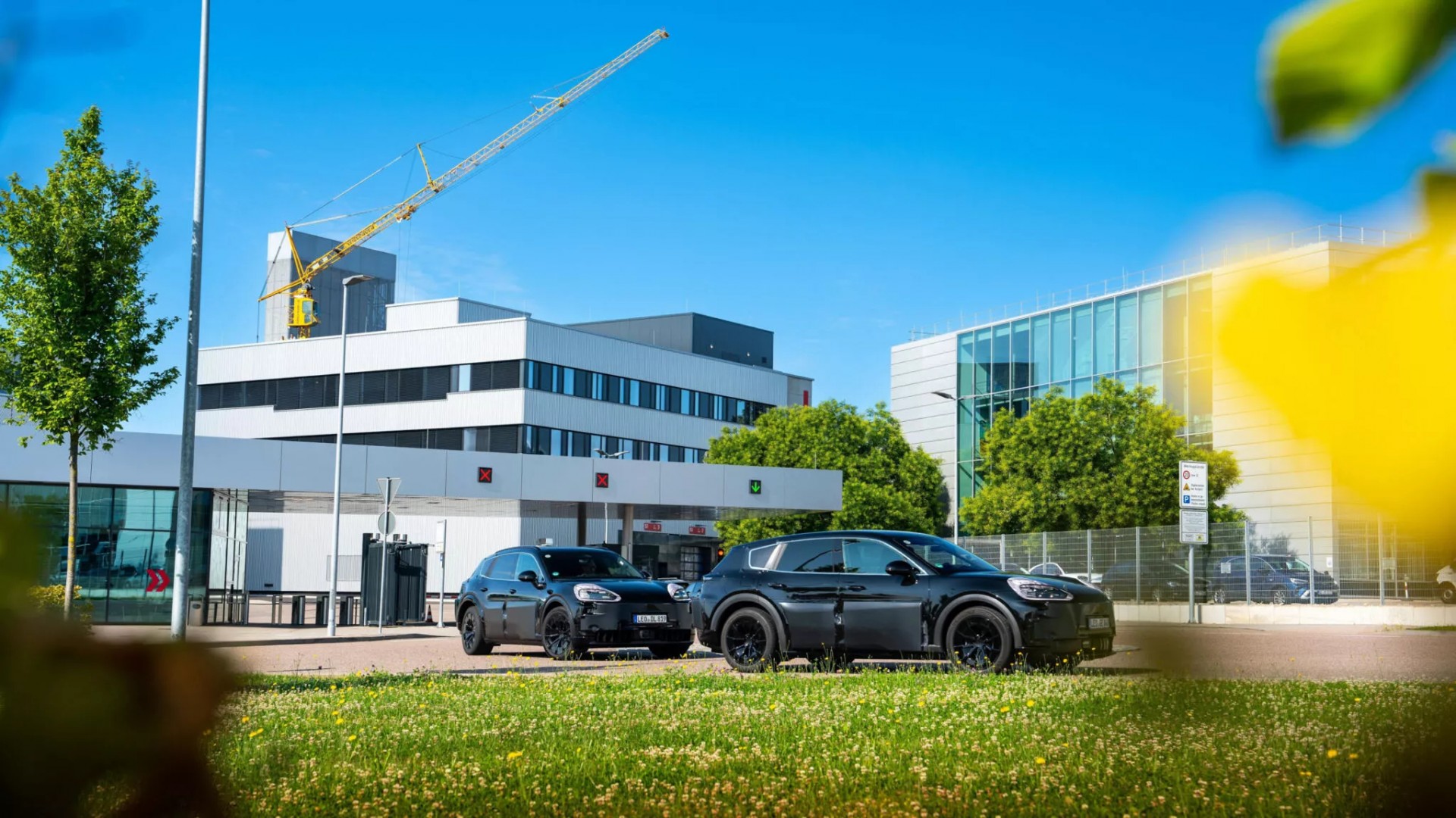 Ứng dụng AI cắt ngắn công đoạn phát triển Porsche Cayenne chạy điện như thế nào Ứng dụng AI cắt ngắn công đoạn phát triển Porsche Cayenne chạy điện như thế nào