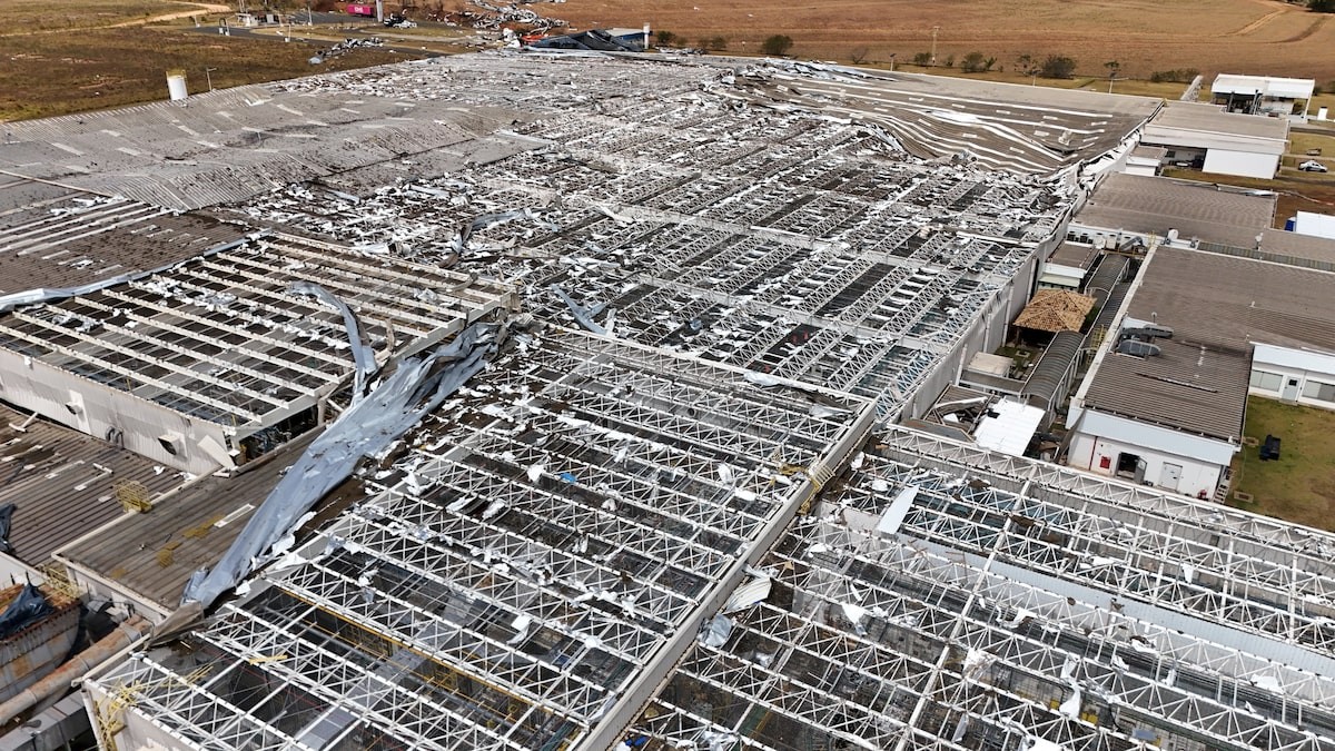 Nhà máy động cơ Toyota bị tàn phá bởi bão có sức gió 100 km/h, ảnh hưởng đến việc giao xe Yaris Cross Nhà máy động cơ Toyota bị tàn phá bởi bão có sức gió 100 km/h, ảnh hưởng đến việc giao xe Yaris Cross