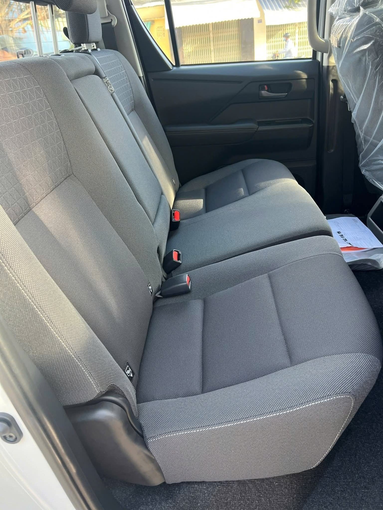 Hình ảnh Toyota Hilux mới, xuất hiện ở đại lý trước thềm ra mắt