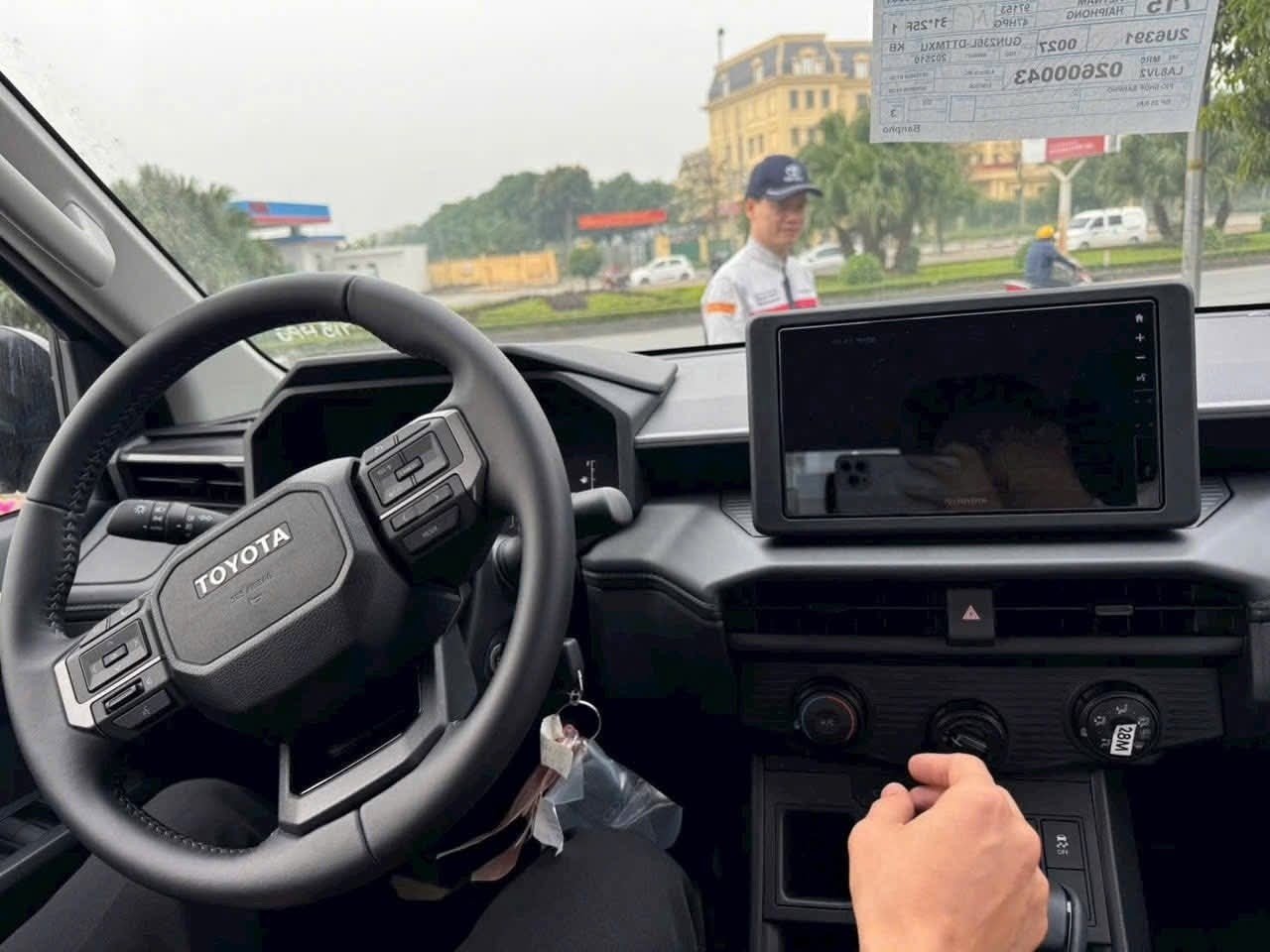 Hình ảnh Toyota Hilux mới, xuất hiện ở đại lý trước thềm ra mắt