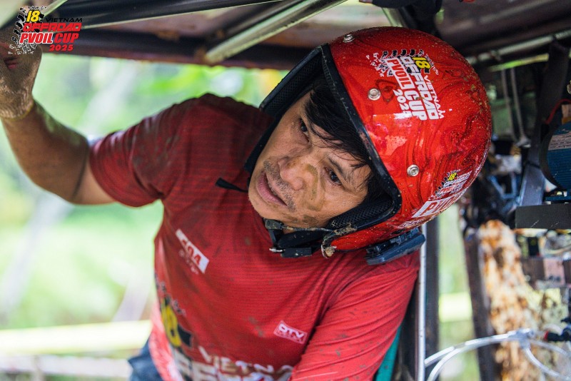 Muôn vẻ cảm xúc trên gương mặt lấm lem của các tay đua PVOIL VOC 2025