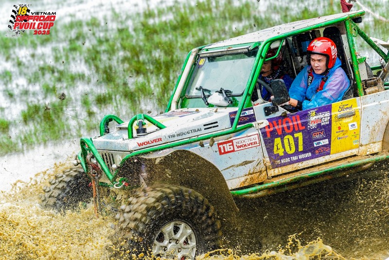 Muôn vẻ cảm xúc trên gương mặt lấm lem của các tay đua PVOIL VOC 2025