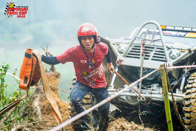 Muôn vẻ cảm xúc trên gương mặt lấm lem của các tay đua PVOIL VOC 2025