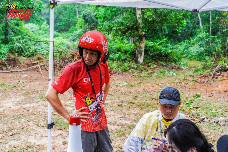 Muôn vẻ cảm xúc trên gương mặt lấm lem của các tay đua PVOIL VOC 2025