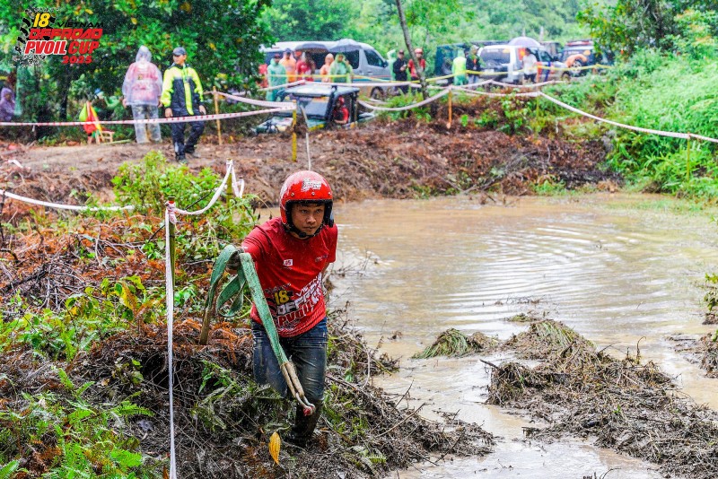 Muôn vẻ cảm xúc trên gương mặt lấm lem của các tay đua PVOIL VOC 2025