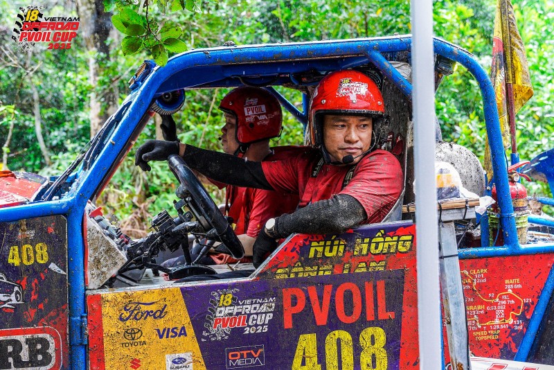 Muôn vẻ cảm xúc trên gương mặt lấm lem của các tay đua PVOIL VOC 2025