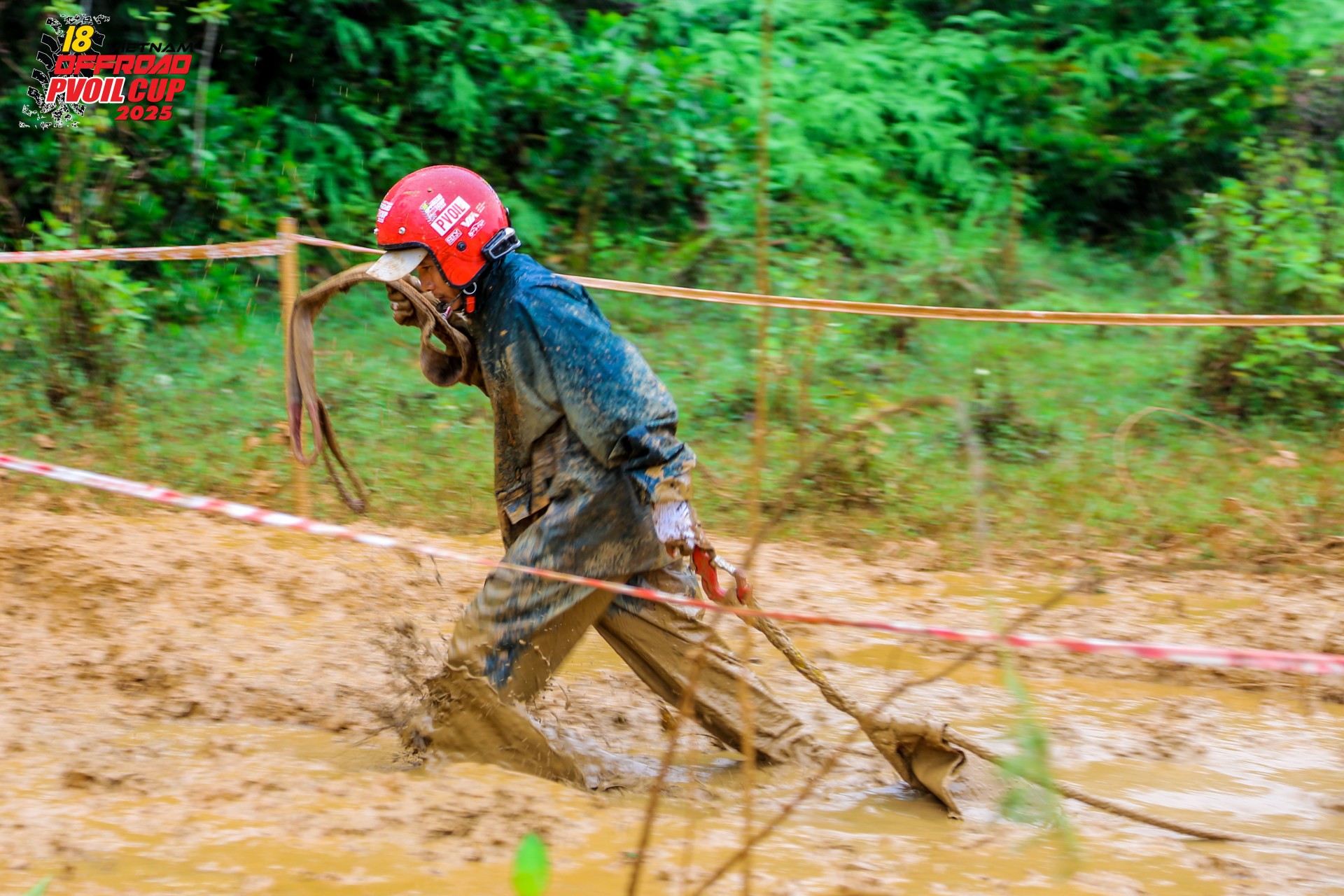 Hạng chuyên nghiệp PVOIL VOC 2025: Bùn, khói và bản lĩnh của những tay lái thép