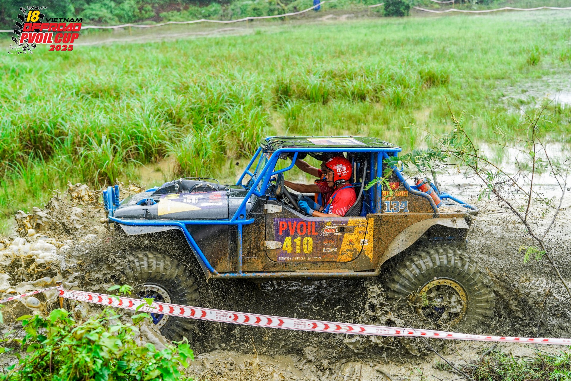 Hạng chuyên nghiệp PVOIL VOC 2025: Bùn, khói và bản lĩnh của những tay lái thép